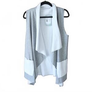 NWT Women's Keren Hart Sweater Vest Cardigan Gray & White Faux Fur Medium